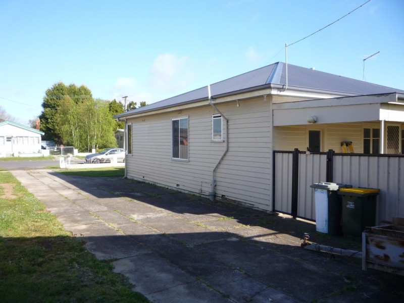 8 Kitchener Avenue, Beauty Point TAS 7270