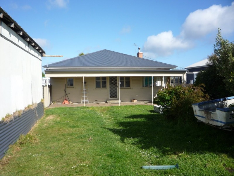 8 Kitchener Avenue, Beauty Point TAS 7270