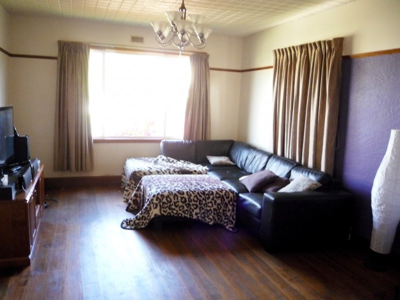 8 Kitchener Avenue, Beauty Point TAS 7270