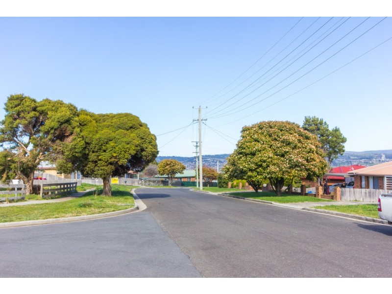 3 and 4/22 Bishops Drive, Newnham TAS 7248