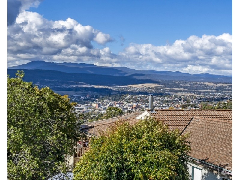 70 New World Avenue, Trevallyn TAS 7250