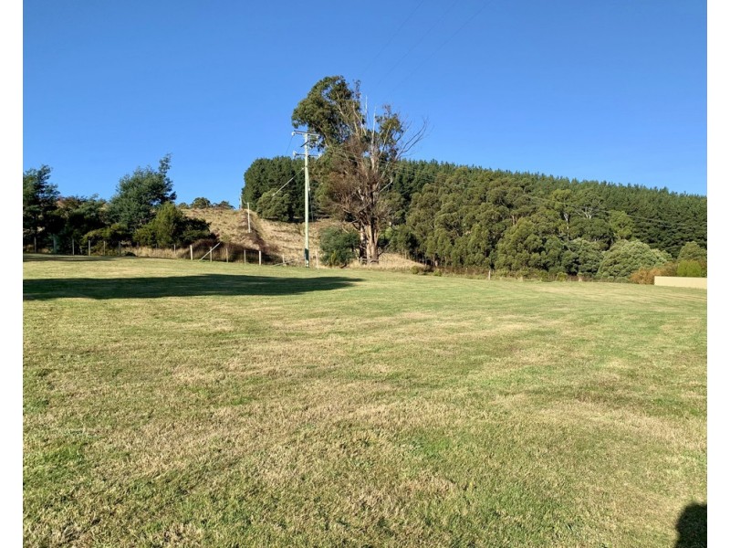 8 Clover Hill Road, Lebrina TAS 7254