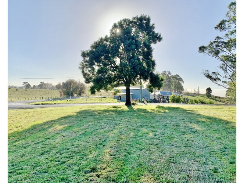 8 Clover Hill Road, Lebrina TAS 7254