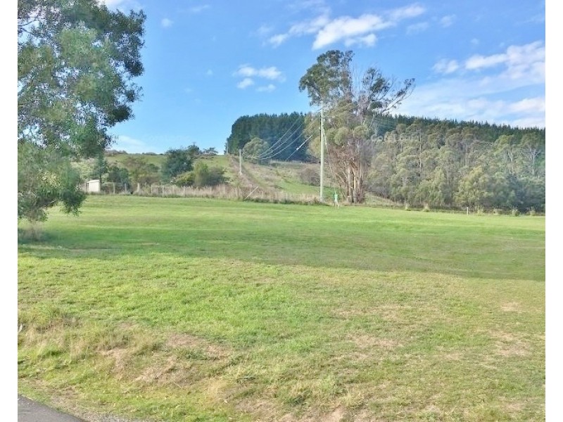 8 Clover Hill Road, Lebrina TAS 7254
