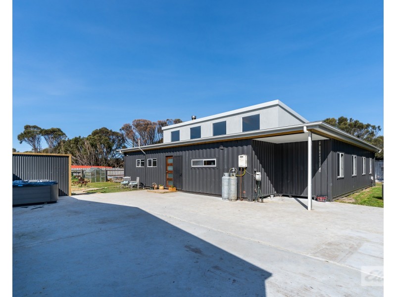 36 Bluff Road, Whitemark TAS 7255