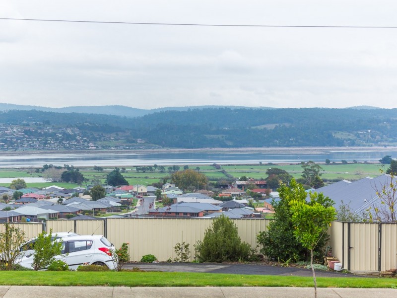 32 Vermeer Avenue, Newnham TAS 7248