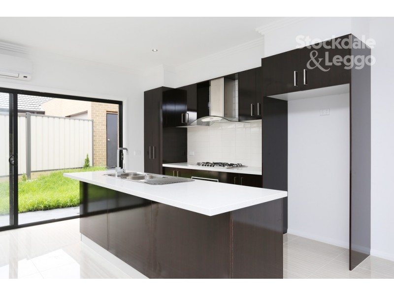 2/14 Lex Grove, Oak Park VIC 3046