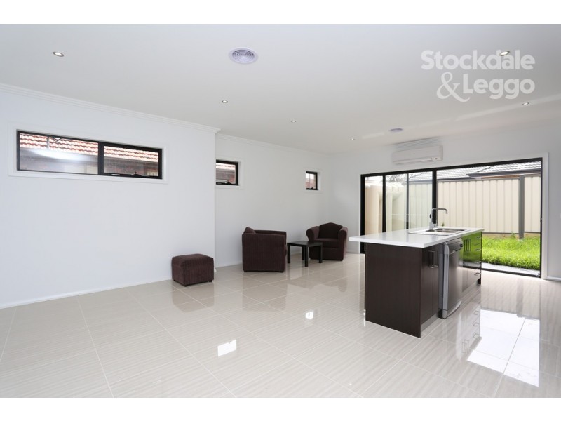 2/14 Lex Grove, Oak Park VIC 3046