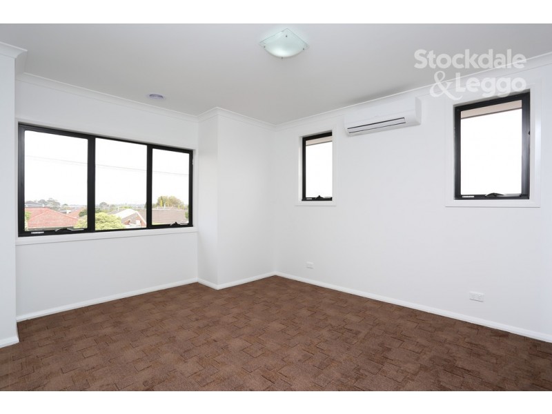 2/14 Lex Grove, Oak Park VIC 3046