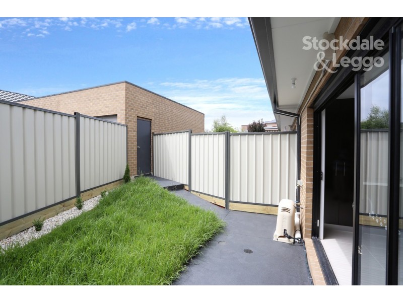 2/14 Lex Grove, Oak Park VIC 3046