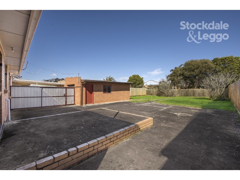 11 Golflinks Road, Glenroy VIC 3046