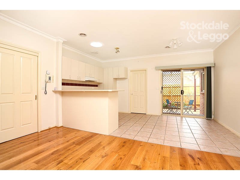 2/10 Gladstone Parade, Glenroy VIC 3046