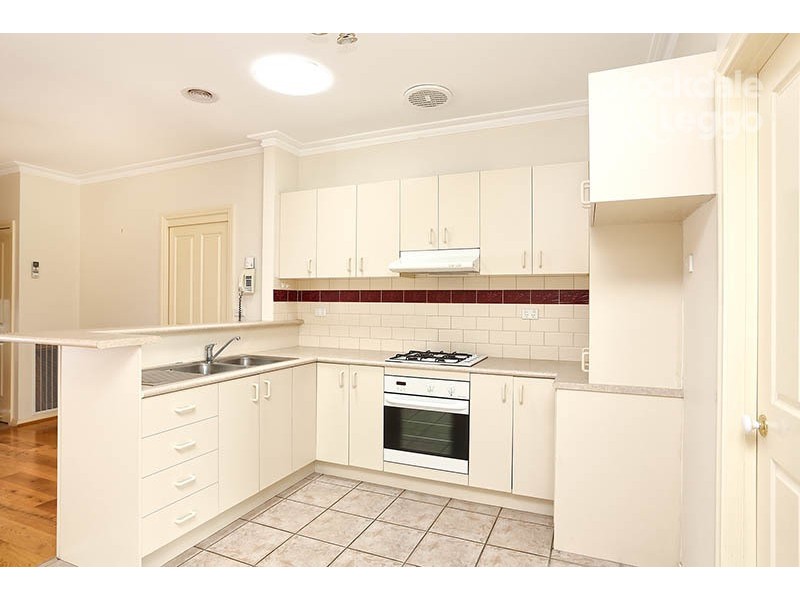 2/10 Gladstone Parade, Glenroy VIC 3046