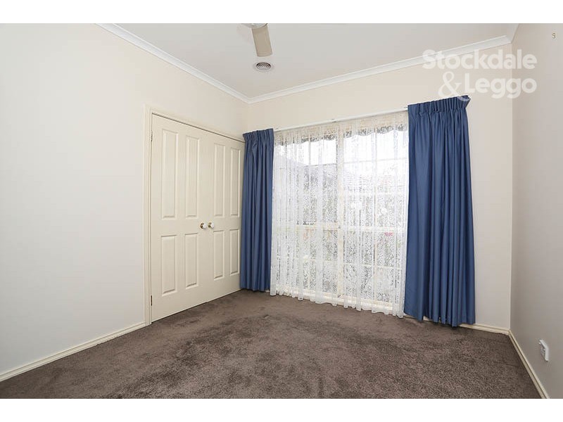 2/10 Gladstone Parade, Glenroy VIC 3046