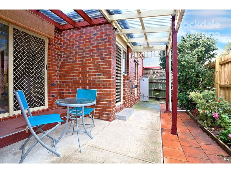 2/10 Gladstone Parade, Glenroy VIC 3046