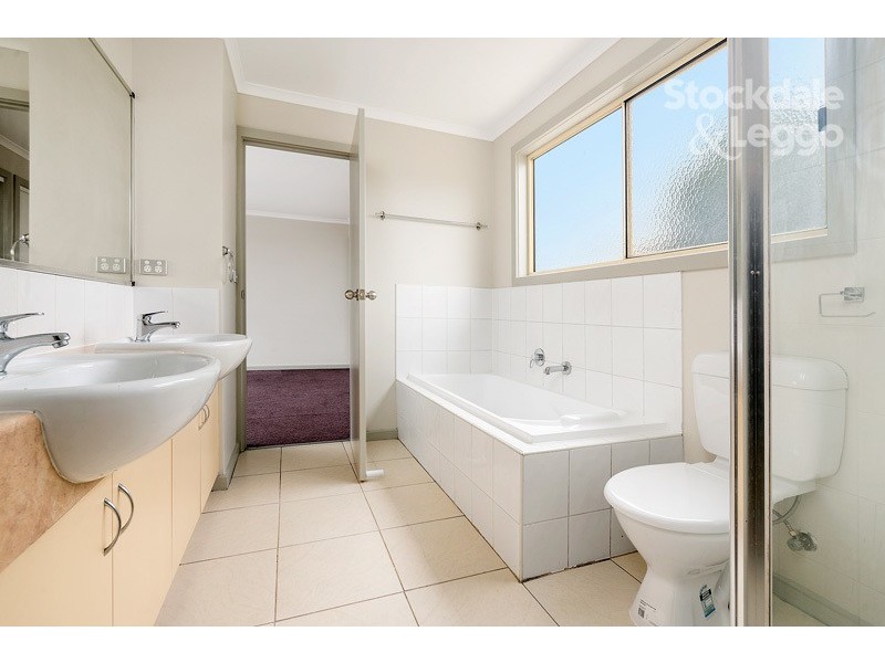 3/32 Papworth Place, Meadow Heights VIC 3048