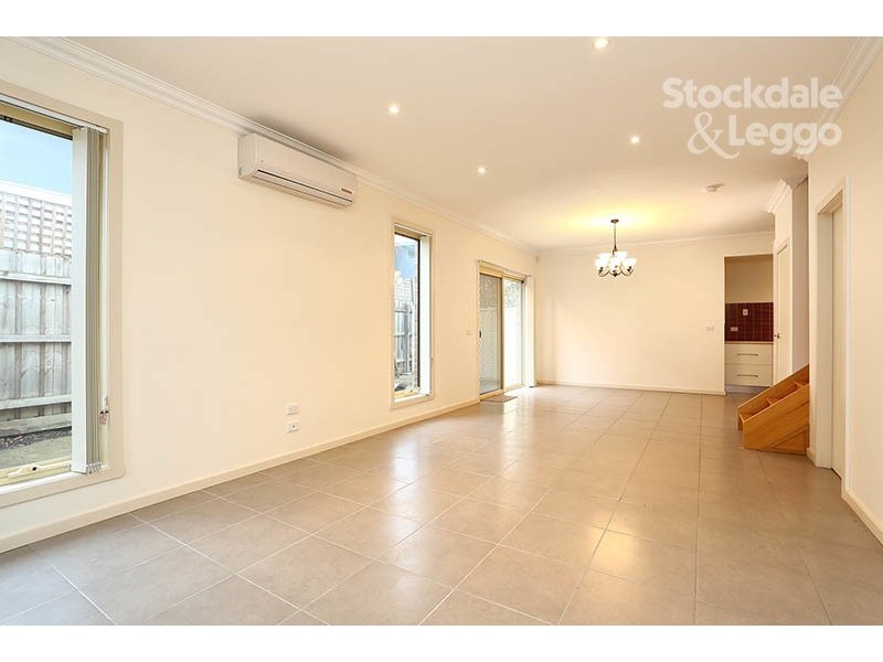 2A Strachan Street, Oak Park VIC 3046