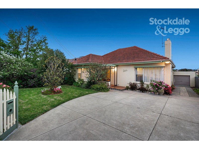 4 Ridge Road, Oak Park VIC 3046