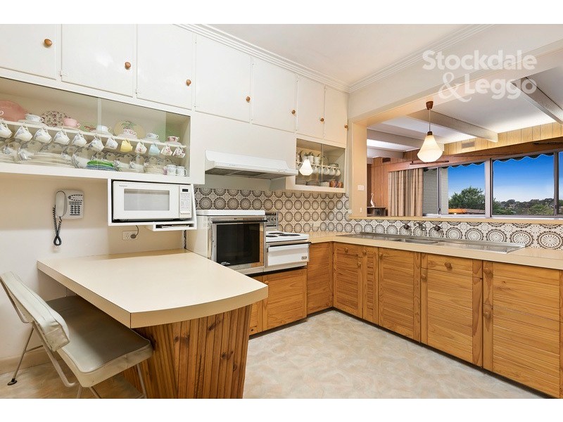 4 Ridge Road, Oak Park VIC 3046