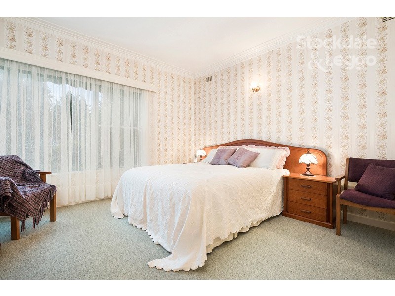 4 Ridge Road, Oak Park VIC 3046