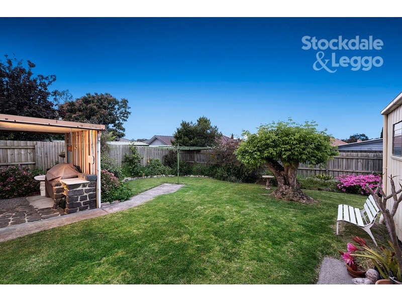 4 Ridge Road, Oak Park VIC 3046