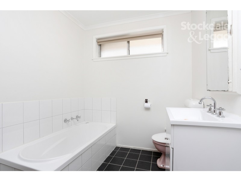 17 Lorraine Crescent, Jacana VIC 3047
