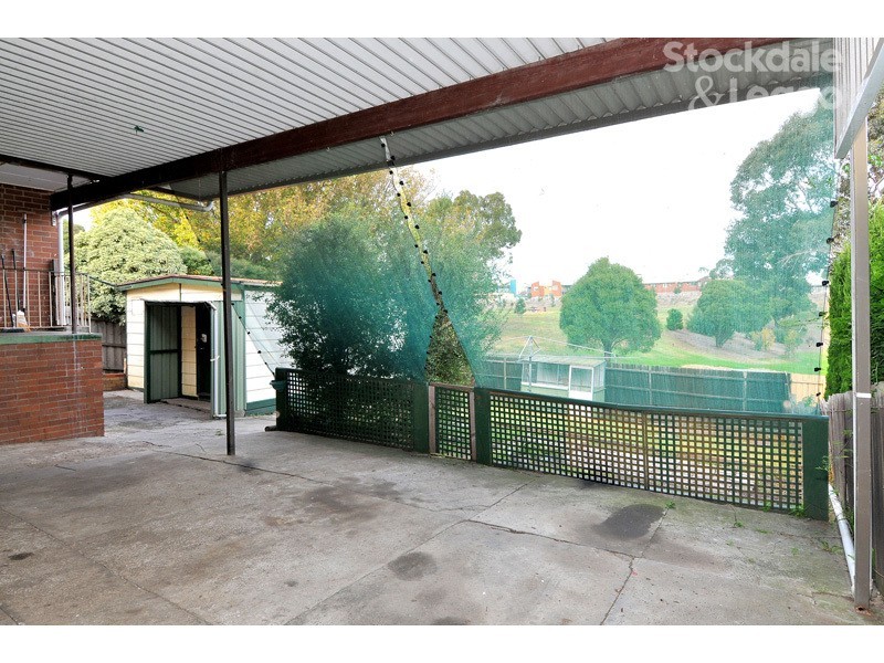 17 Lorraine Crescent, Jacana VIC 3047