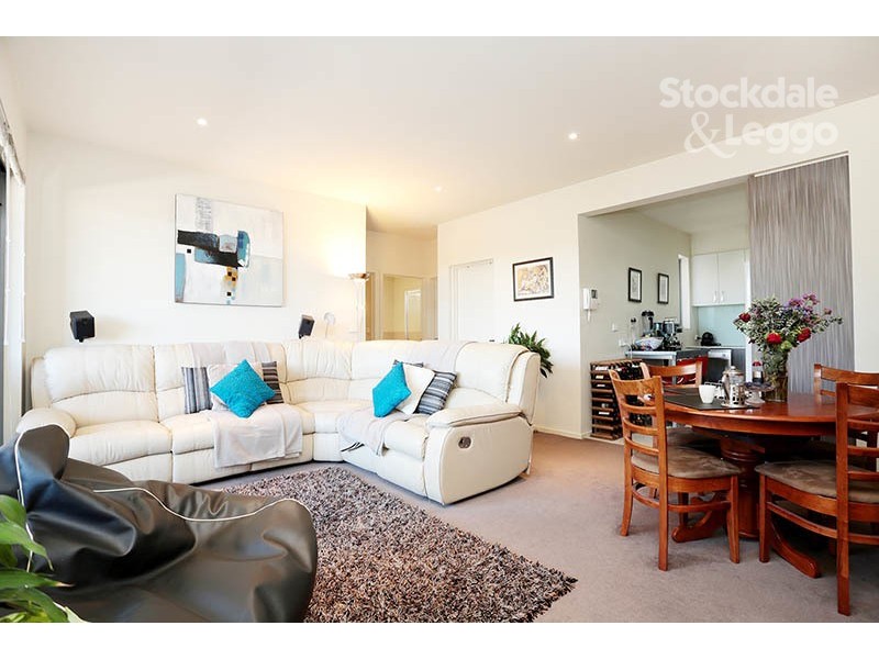 2/198 Waterloo Rd, Oak Park VIC 3046