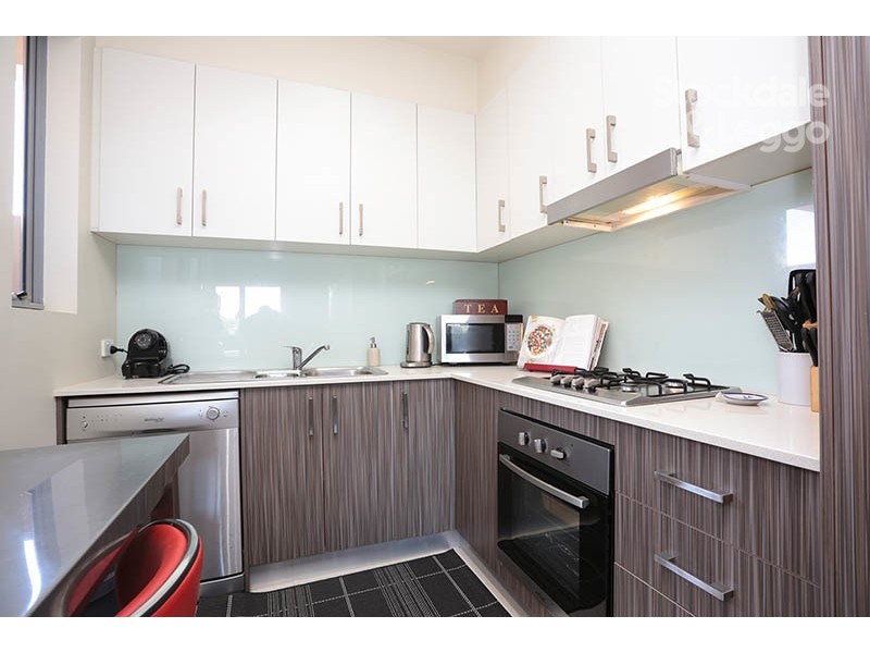 2/198 Waterloo Rd, Oak Park VIC 3046