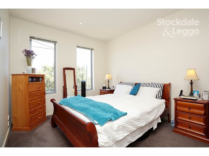 2/198 Waterloo Rd, Oak Park VIC 3046