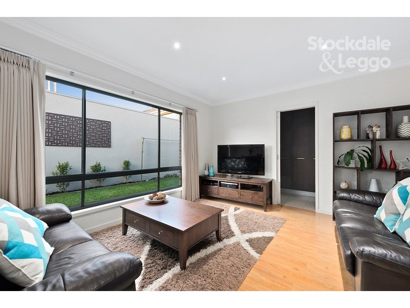 12 Forbes Grove, Oak Park VIC 3046