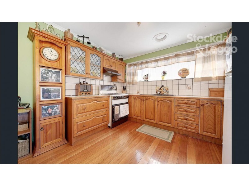 6 Lorraine Crescent, Jacana VIC 3047