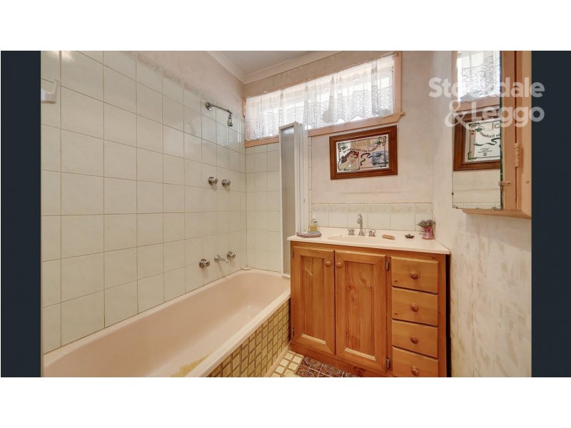 6 Lorraine Crescent, Jacana VIC 3047