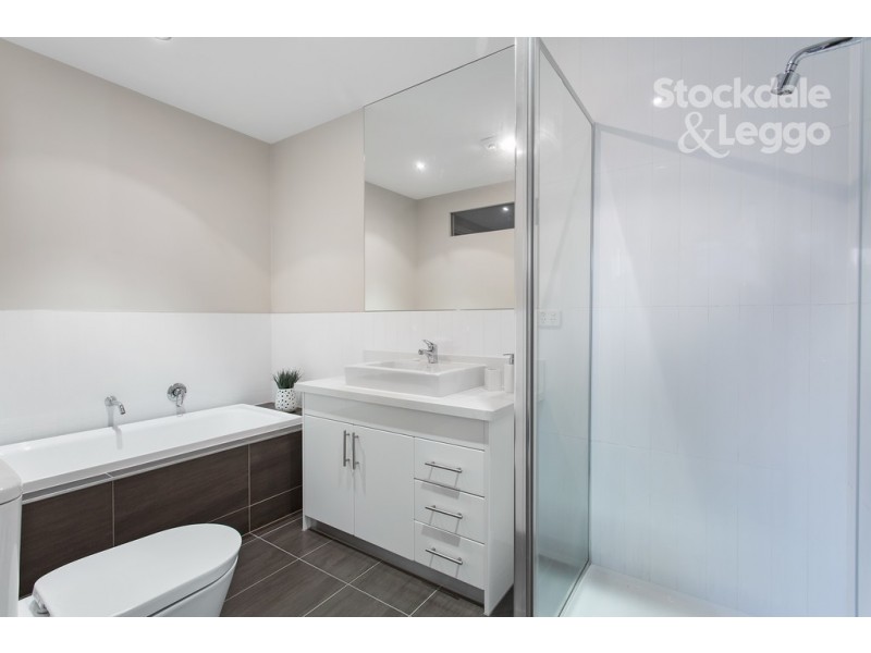 2/126 Middle Street, Hadfield VIC 3046