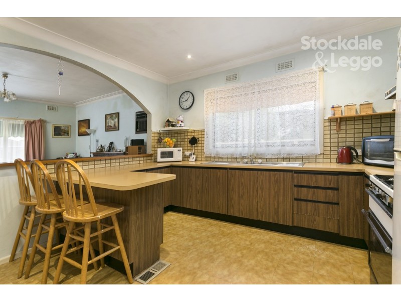4 Barina Road, Oak Park VIC 3046