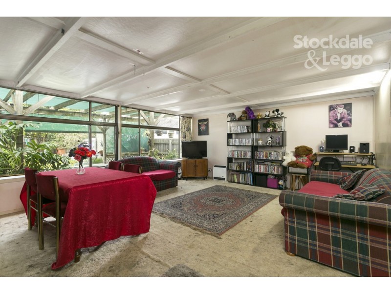 4 Barina Road, Oak Park VIC 3046