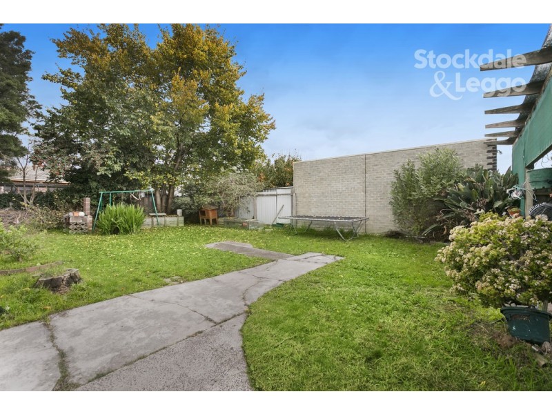 4 Barina Road, Oak Park VIC 3046