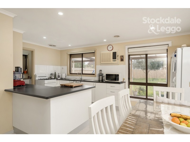 4 Chilwell Court, Meadow Heights VIC 3048