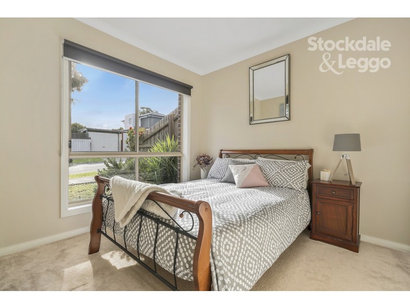 2/66 Sunset Boulevard, Jacana VIC 3047