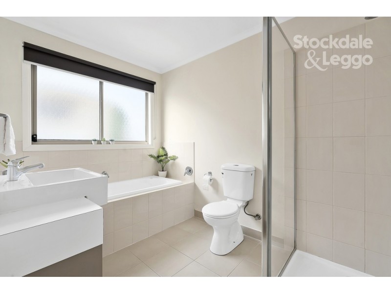 2/66 Sunset Boulevard, Jacana VIC 3047