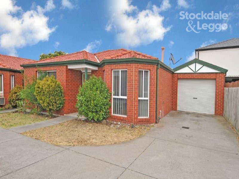 2/67 Rhodes Parade, Oak Park VIC 3046