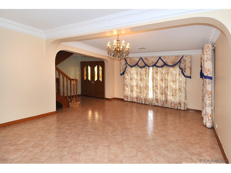 54 Devereaux Street, Oak Park VIC 3046