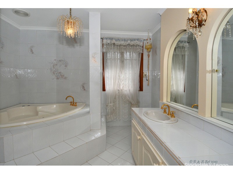 54 Devereaux Street, Oak Park VIC 3046