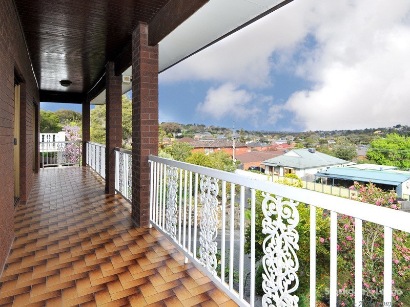 54 Devereaux Street, Oak Park VIC 3046