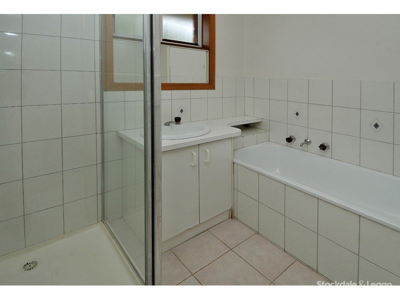 2/6 Care Close, Meadow Heights VIC 3048