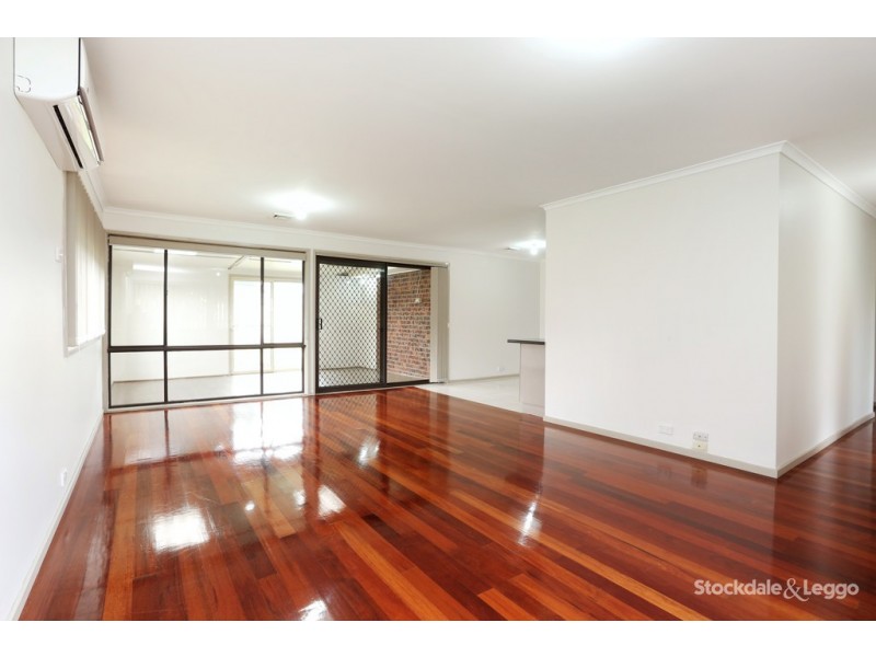 1 Kim Close, Meadow Heights VIC 3048