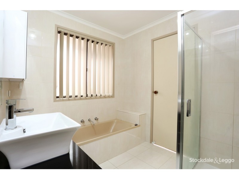 1 Kim Close, Meadow Heights VIC 3048