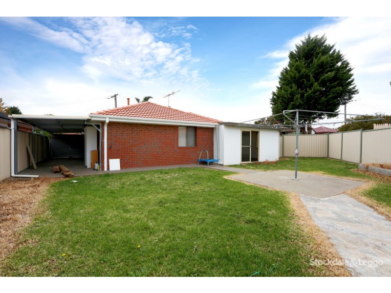 1 Kim Close, Meadow Heights VIC 3048