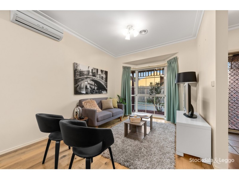 2/10 Gladstone Parade, Glenroy VIC 3046