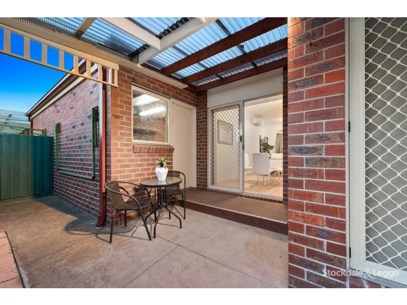 2/10 Gladstone Parade, Glenroy VIC 3046